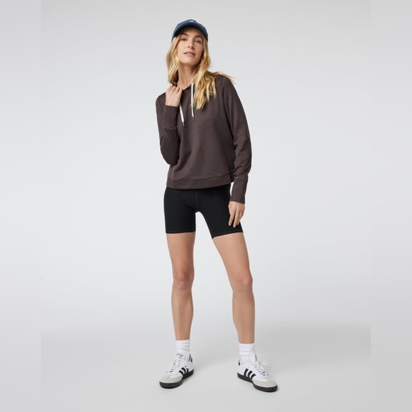 LIKE NEW Vuori Clean Elevation Shorty 6" High Rise Activewear Shorts Yoga Gym - Picture 2 of 15